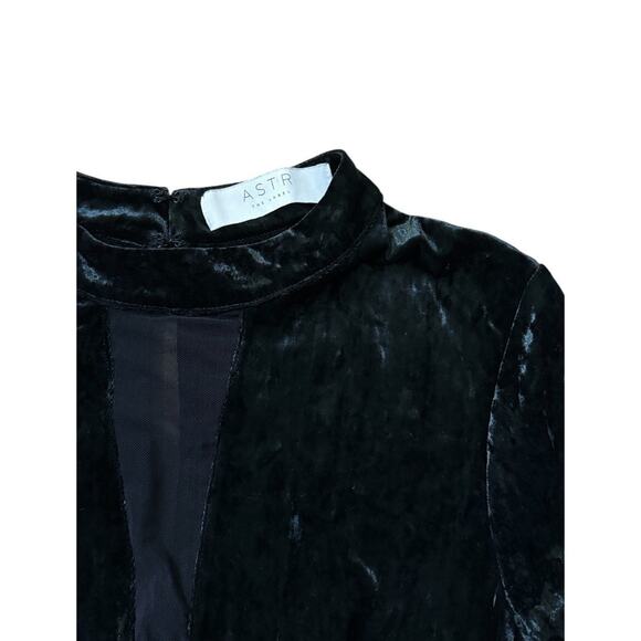NWOT ASTR the label Small Black Velvet Long Sleeve Crop Top Stylish Chic - Picture 4 of 6